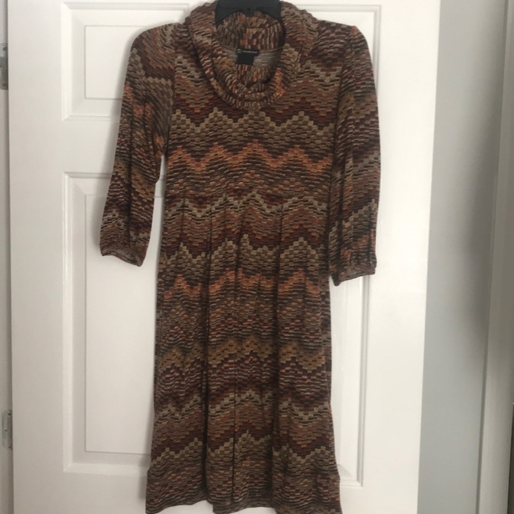Dress- high waisted, big neck